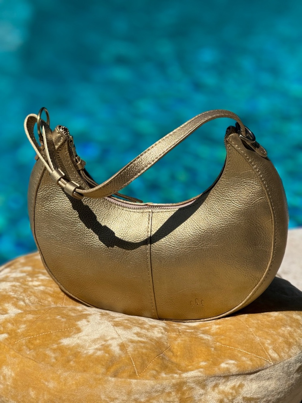 Classic Nora in metallic gold